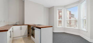 Flat to rent in Grenville Road, Plymouth PL4