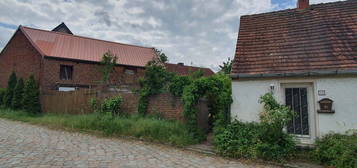 Entkerntes  Einfamilienhaus, schönes Grundstück, 2 Nebengebäude