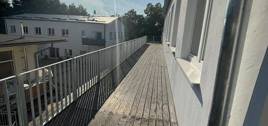 Moderne frisch sanierte 4 Zimmerwohnung mit einer großen Terrasse