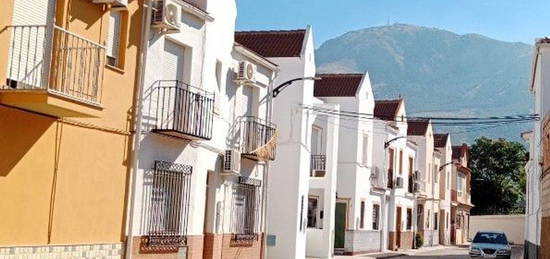 Chalet adosado en venta en  Barrio Cuesta del Moral, 32