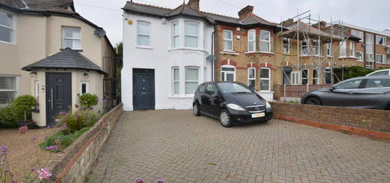 3 bedroom end of terrace house