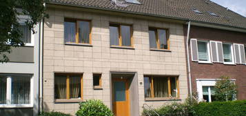 Repräsentatives Stadthaus in bevorzugter und ruhiger Lage von Düsseldorf-Oberkassel (Rheinnähe)