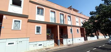 Casa adosada de alquiler en Calle 129, Llano del Moro