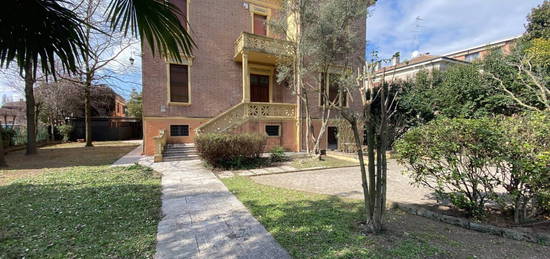 Villa bifamiliare viale 5 Martiri, Centro, Mirandola