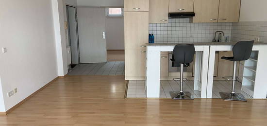 Schöne 2-Zimmer-Wohnung mit Balkon und Garten und EBK in Bad Vilbel