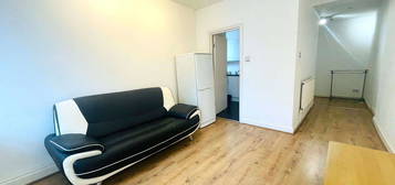 2 bed flat to rent