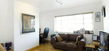 Flat to rent in Ossulton Way, Hampstead Garden Suburb, London N2