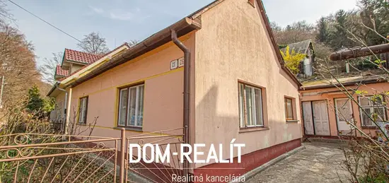 DOM-REALÍT Starší rodinný dom s veľkým pozemkom