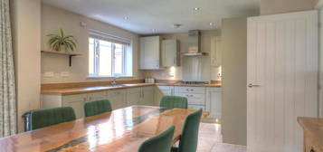 4 bedroom detached house to rent