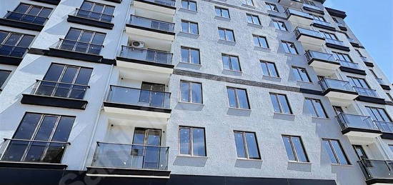 KURTKÖY MERKEZDE 3+1 130 m2 ANA CADDEYE CEPHE MÜKEMMEL DAİRE