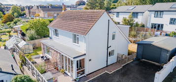 4 bed detached house for sale