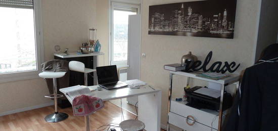 STUDIO de 27 m² . à REIMS . A 50 mètres HÔPITAL MAISON BLANCHE