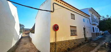 Casa en avenida De Extremadura en Arroyomolinos de León