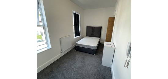 Room to rent in Davidson Road, Croydon CR0