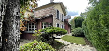 Maison 2 étages  à vendre, 5 pièces, 3 chambres, 150 m²