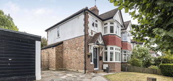 3 bed semi-detached house for sale