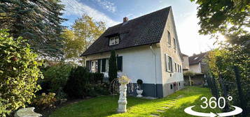 Freistehendes Einfamilienhaus mit Terrasse und hübschem Garten