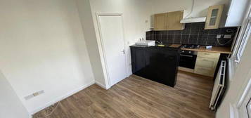 Flat to rent in Hornsey Road, Finsbury Park N7