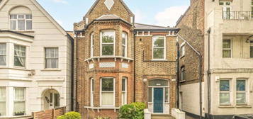 Flat for sale in Lordship Lane, London SE22