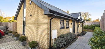 Bungalow to rent in Northcote Road, Sidcup DA14