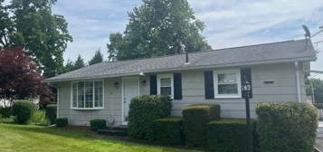 72 Elmore St, Holyoke, MA 01040