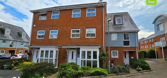 Town house to rent in Burrage Road, Redhill RH1