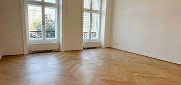 SALZTORGASSE, ERSTBEZUG, 58 m2 Altbauwohnung, Wohnküche, 1 Zimmer, Duschbad, Pa…