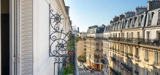 Appartement Haussmannien avec balcon et vue dégagée