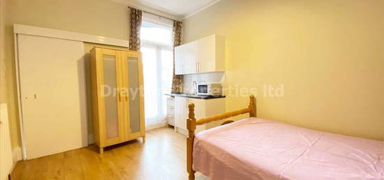 Studio to rent in Hartington Road, London W13