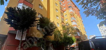 Şerifali Vural Sitesi İçerisinde Yüksek Katta Satılık 3+1 Daire