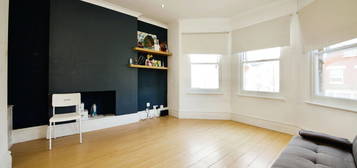 Flat for sale in Hadley Road, Barnet EN5