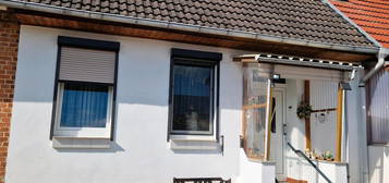 Haus mit Nebengelass und Garage