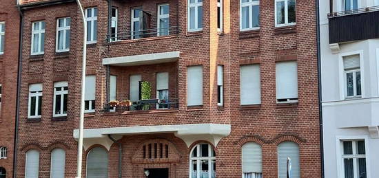 Großzügig, zentrumsnah, mit Balkon!