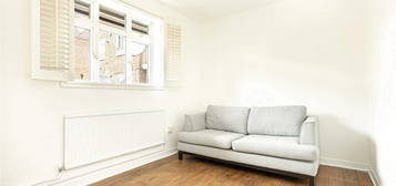 Flat to rent in Laughton House, Tulse Hill SW2