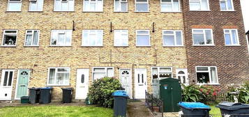 Maisonette to rent in May Close, Chessington, Surrey. KT9