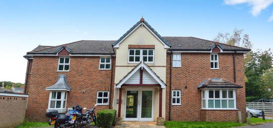 Flat for sale in Upper Weybourne Lane, Farnham, Surrey GU9