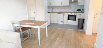 Flat to rent in Kingsland Road, Shoreditch E2