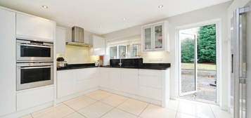 5 bedroom detached house