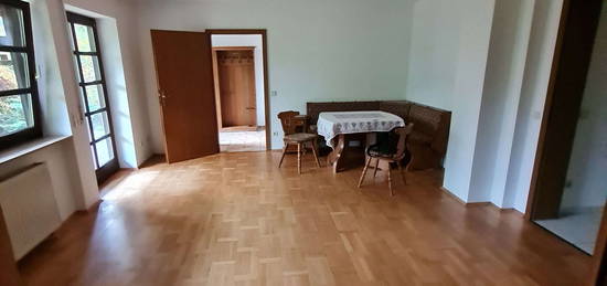 Freundliche 2-Zimmer-Einliegerwohnung mit großer Terrasse in Weißenburg