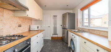 Flat to rent in Dinsdale Road, Sandyford, Newcastle Upon Tyne NE2