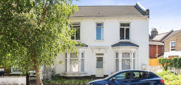 3 bed flat for sale