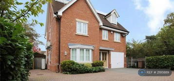 5 bedroom detached house