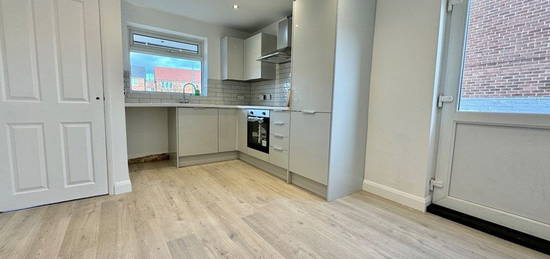 2 bed terraced house to rent