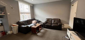 6 bedroom terraced house to rent