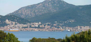 Très bel appartement T3 vue mer, grande terrasse, à Porticcio, plage et commerce à pied. Jolie résidence récente et calme