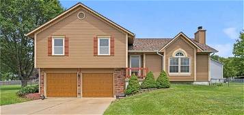 604 Meadow Ct, Raymore, MO 64083