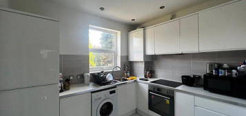 Flat to rent in Albert Road, Manchester M19