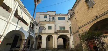 Roccapiemonte : casa con terrazzo