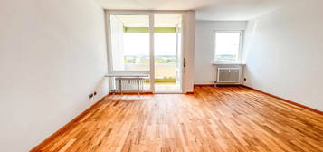 *Helles und großzügiges Apartment mit Balkon im 9. Stock!*