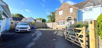 4 bed semi-detached house for sale